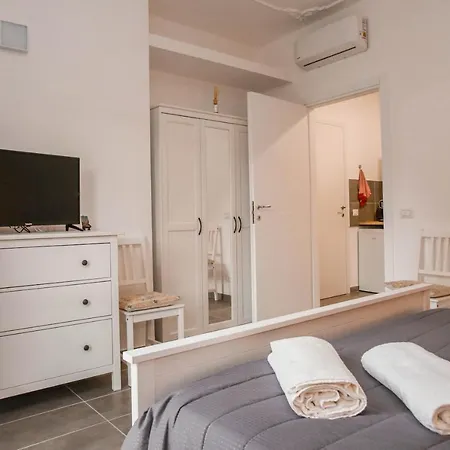 La Finestra Sul Castello - Panoramic Flats Apartment *